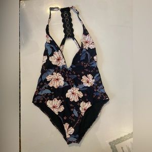 Ladies one piece Billabong Swimsuit.  Size large. new with tags.